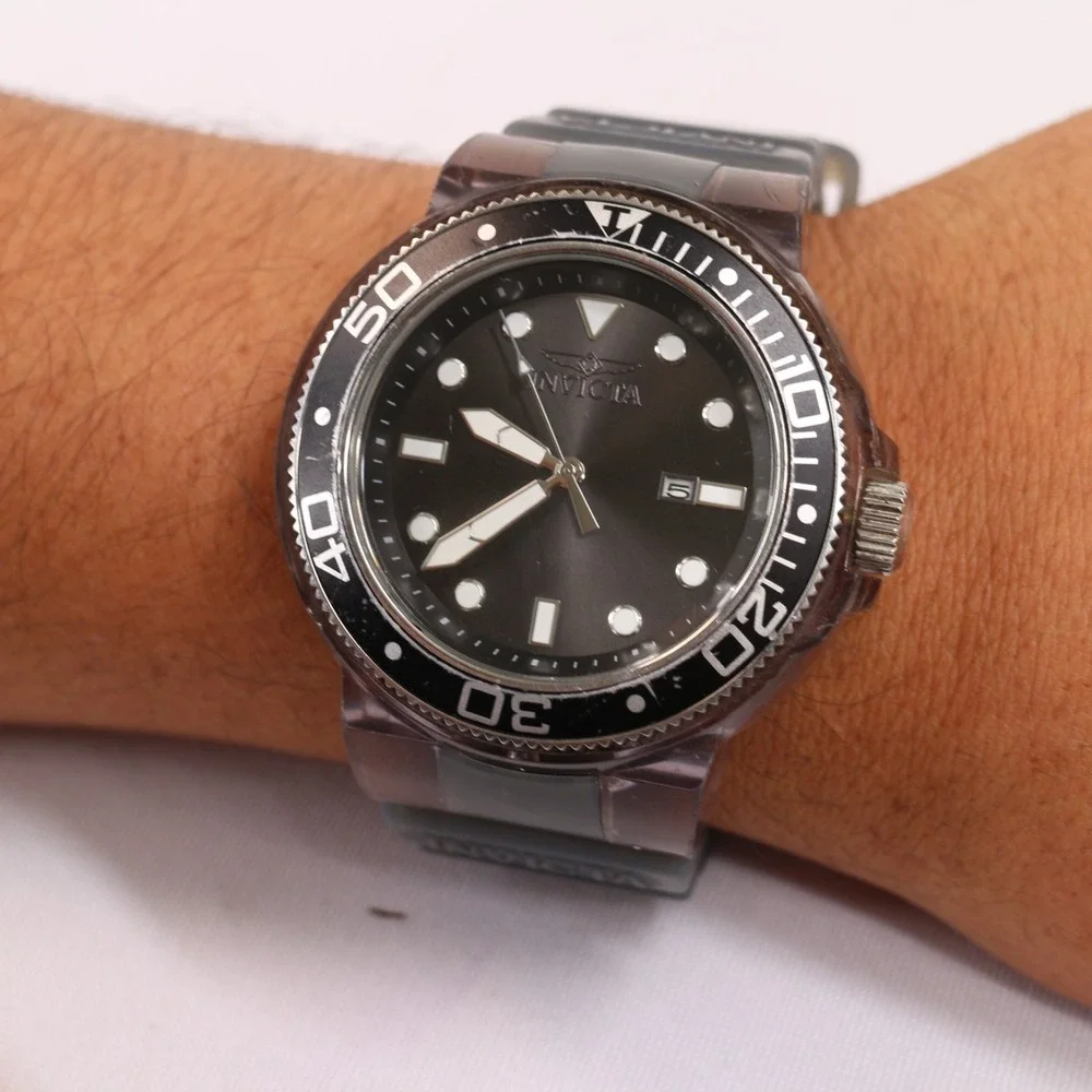 Invicta Pro Diver 32330 Quartz Men Wristwatch Black Dial Analog Gray Silicone
